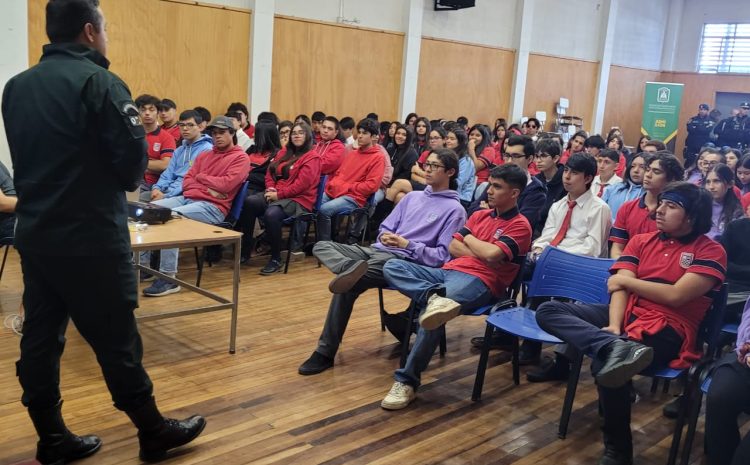  Charla vocacional Gendarmería de Chile